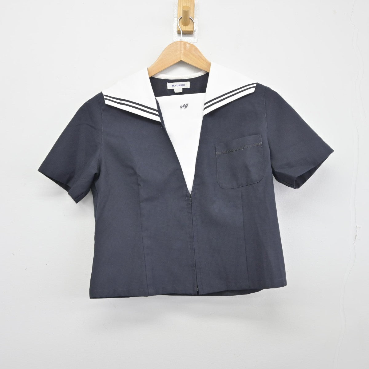 【中古】奈良県 聖心学園中等教育学校 女子制服 2点（セーラー服・スカート）sf039289