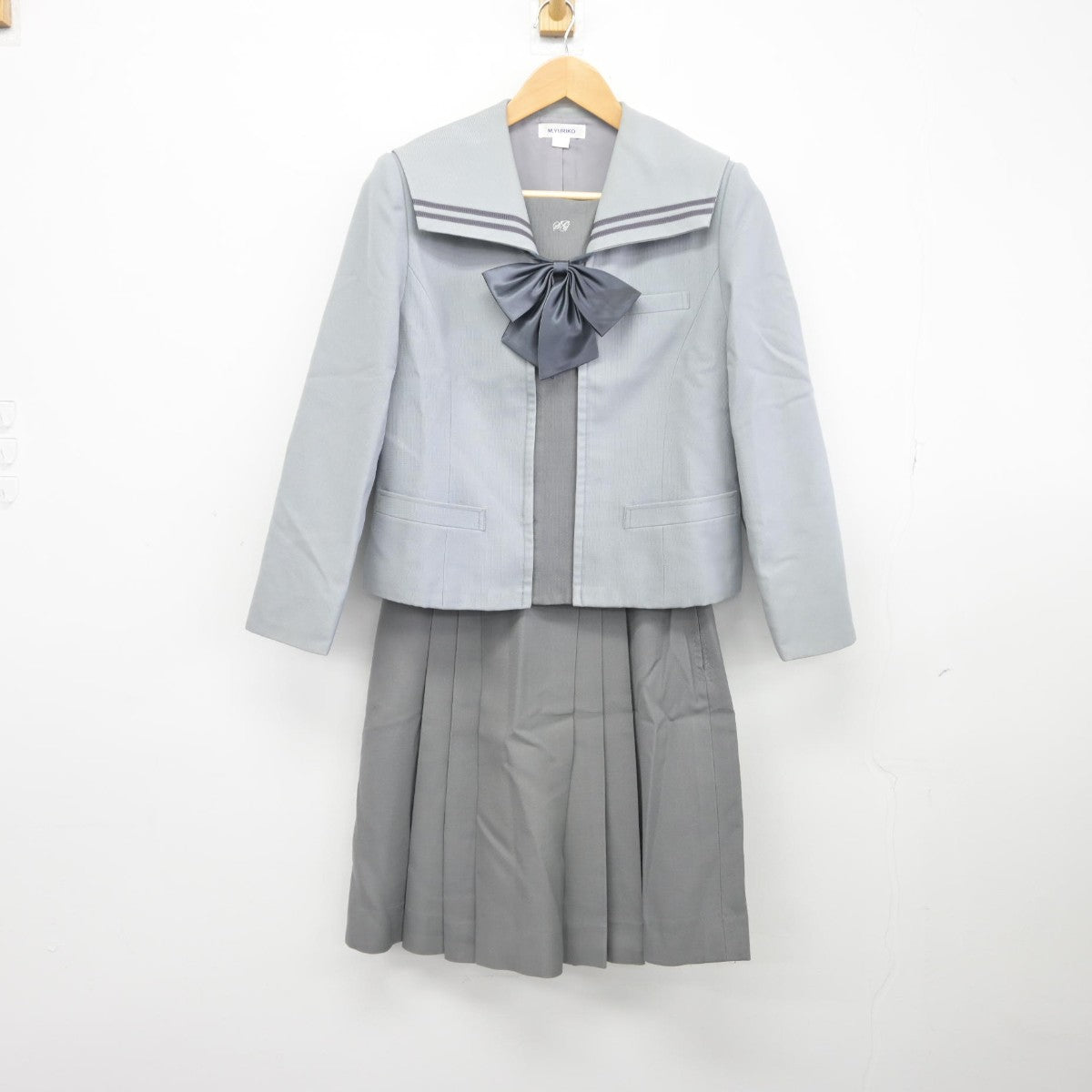 【中古】奈良県 聖心学園中等教育学校 女子制服 3点（セーラー服・スカート）sf039292