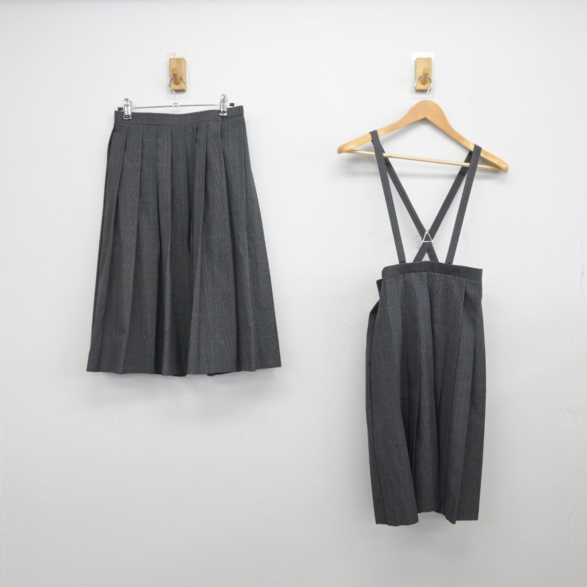 【中古】茨城県 けやき台中学校 女子制服 2点（スカート・スカート）sf039293