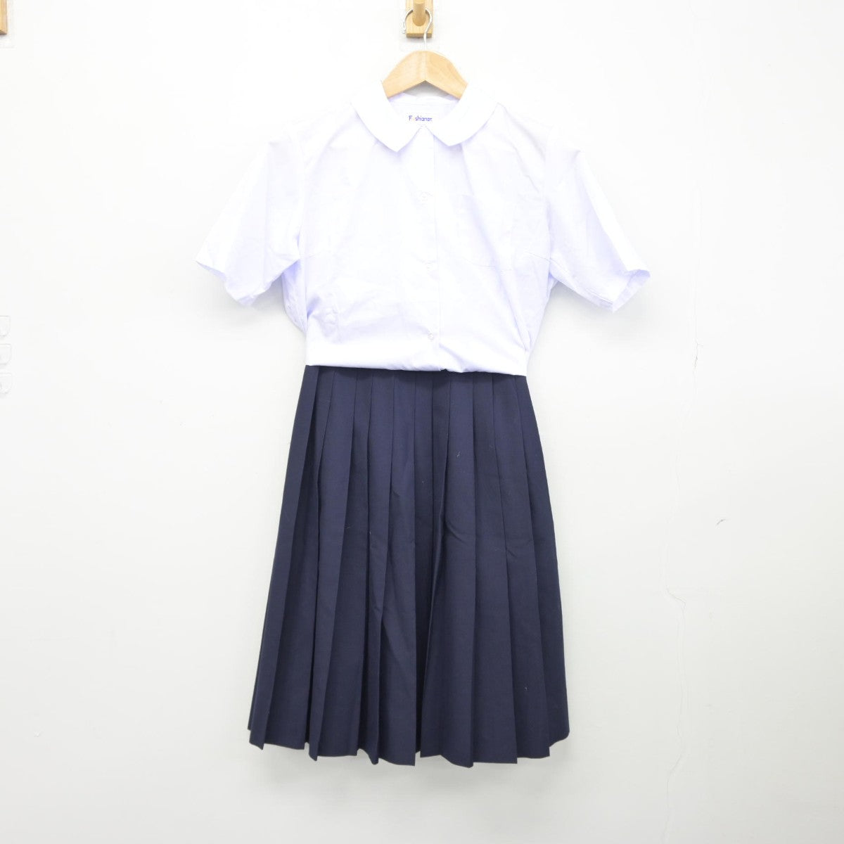 【中古】茨城県 水海道西中学校 女子制服 2点（シャツ・スカート）sf039301