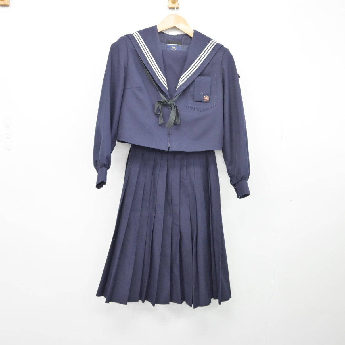 【中古】愛知県 木曽川中学校 女子制服 4点（セーラー服・スカート）sf039302