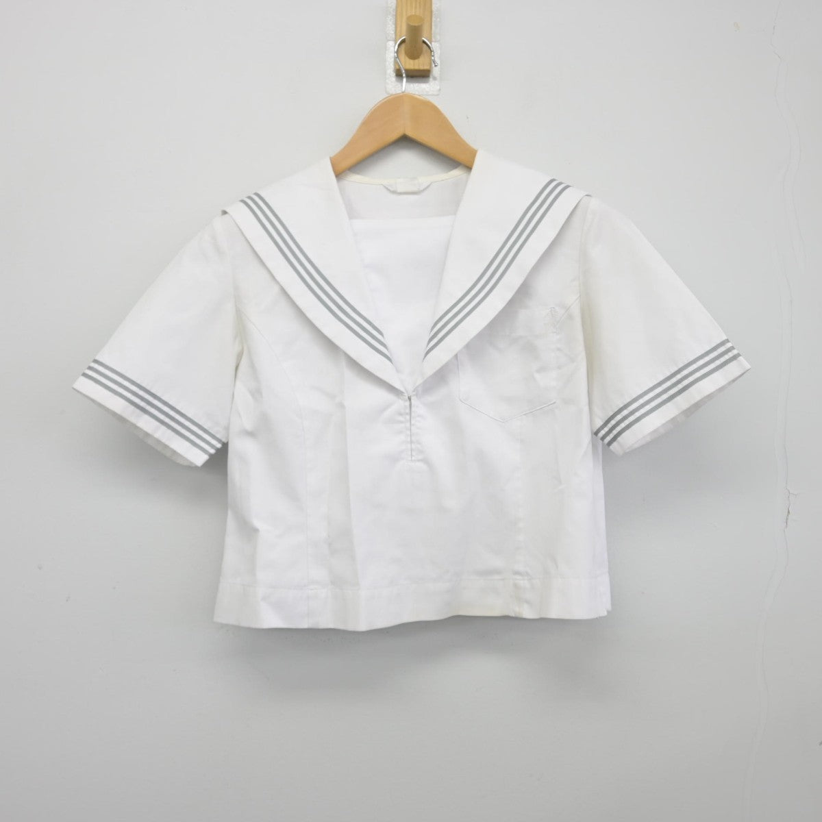 【中古】滋賀県 膳所高等学校 女子制服 2点（セーラー服・スカート）sf039309