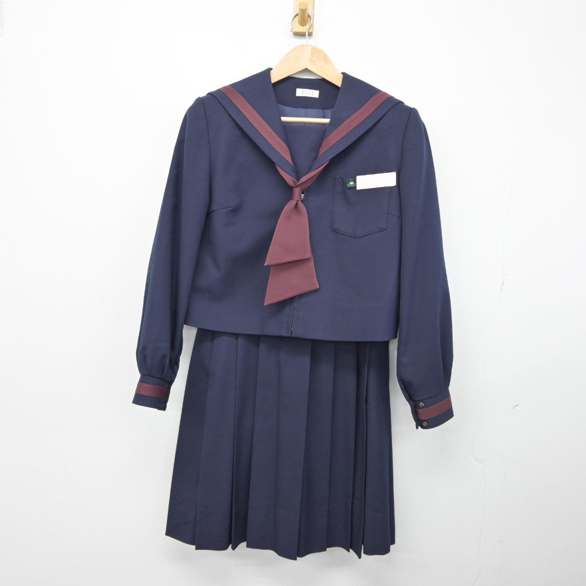 【中古】山梨県 甲府市立北東中学校 女子制服 3点（セーラー服・スカート）sf039352