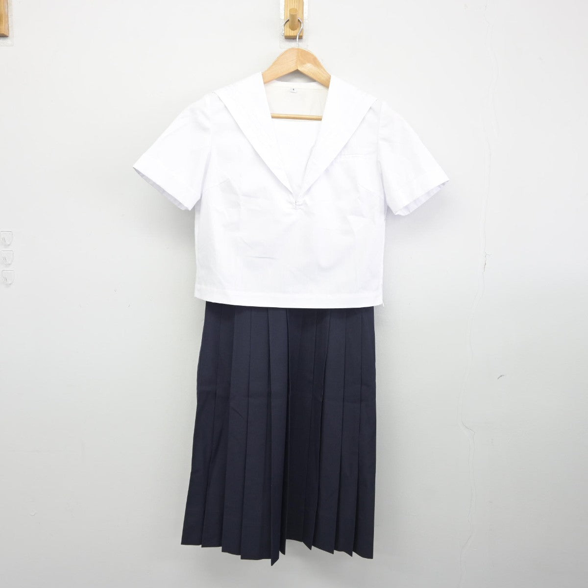 【中古】兵庫県 武庫川女子大学附属高等学校 女子制服 2点（セーラー服・スカート）sf039389