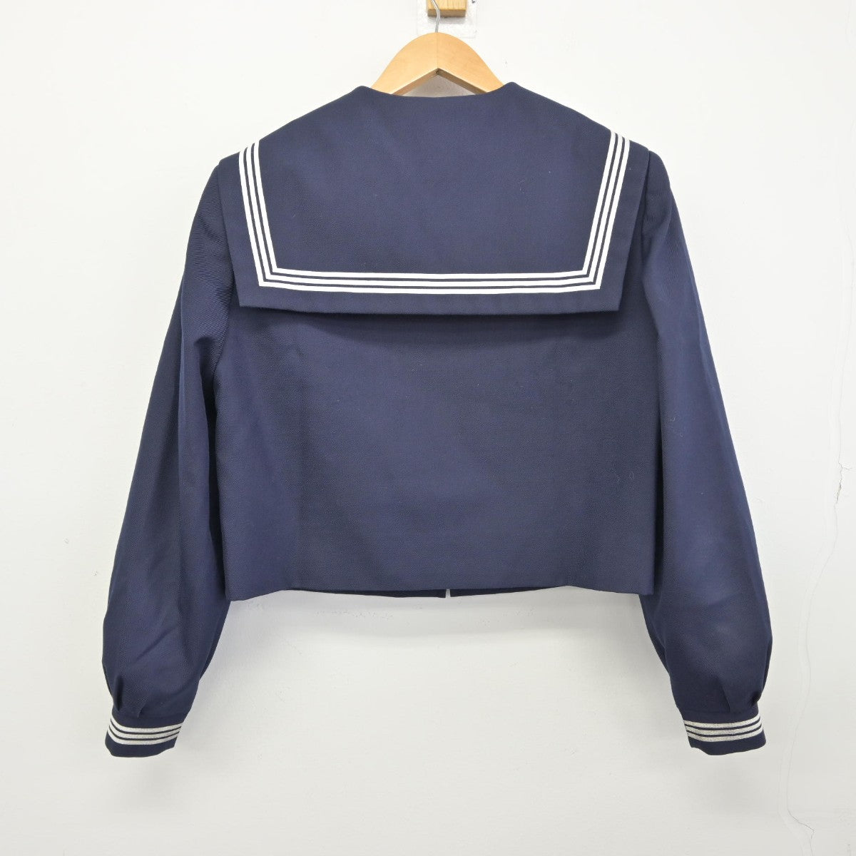 【中古】東京都 瑞江中学校 女子制服 2点（セーラー服・ジャンパースカート）sf039403