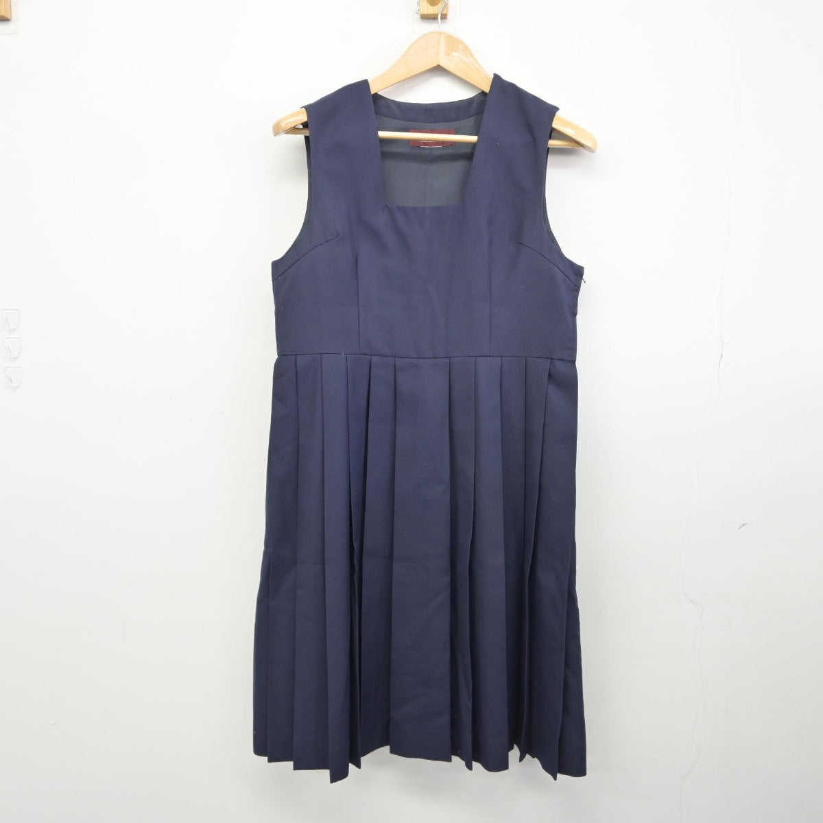 【中古】東京都 瑞江中学校 女子制服 2点（セーラー服・ジャンパースカート）sf039403